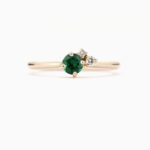 1200x1200_134185_Cerise sormus smaragdi kelta kulta engagement ring diamonds