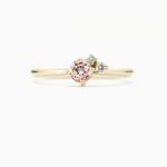 1200x1200_167430_Cerise sormus persikka sahmapanja safiiri valkokulta engagement ring diamonds