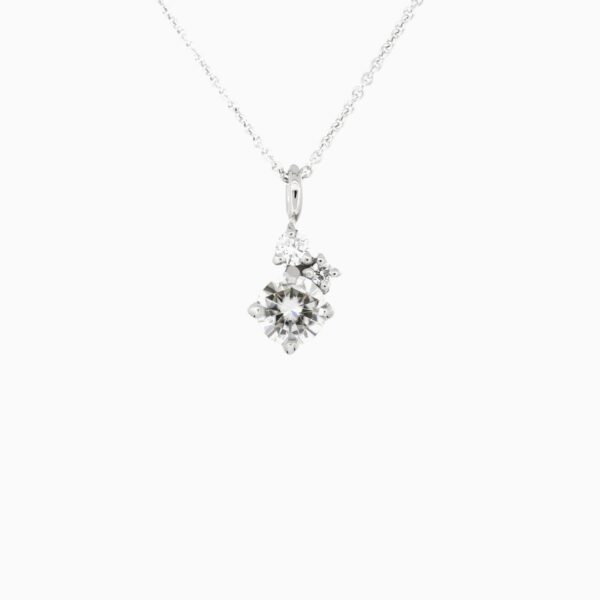 1200x1200_100395_cerise riipus Kirkas timantti valkokulta white diamond pendant