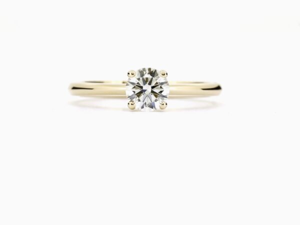 Elegant Solitaire Engagement Ring with Diamond